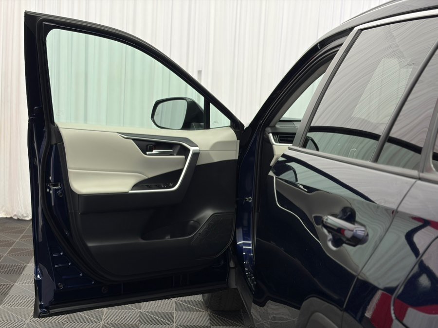 Used 2019 Toyota RAV4 XLE w/ Convenience Package AWD/4WD image 11
