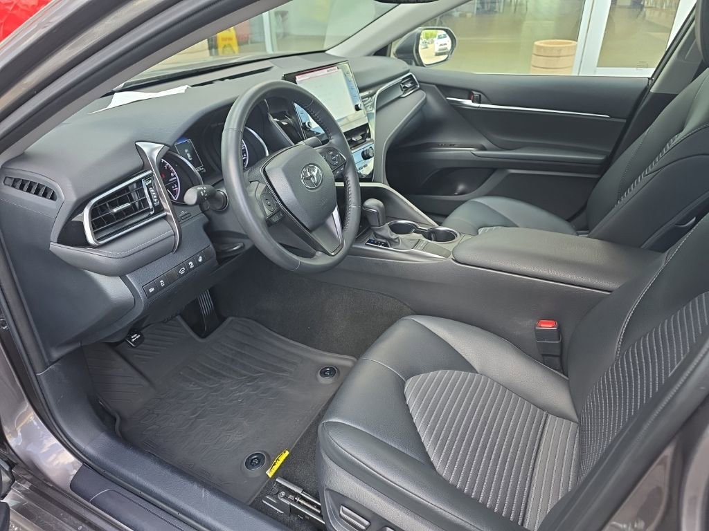 Used 2024 Toyota Camry SE w/ Cold Weather Package FWD image 7