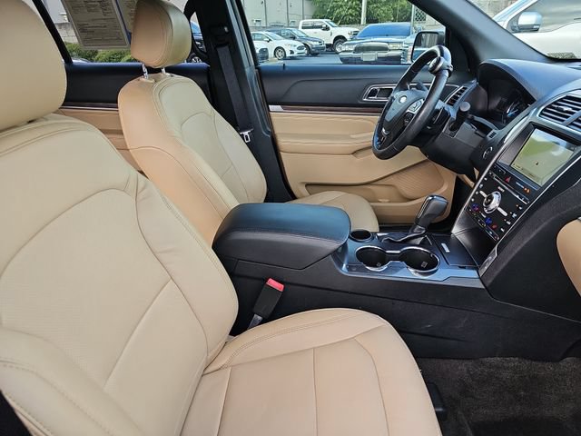 Certified 2017 Ford Explorer Limited FWD image 10