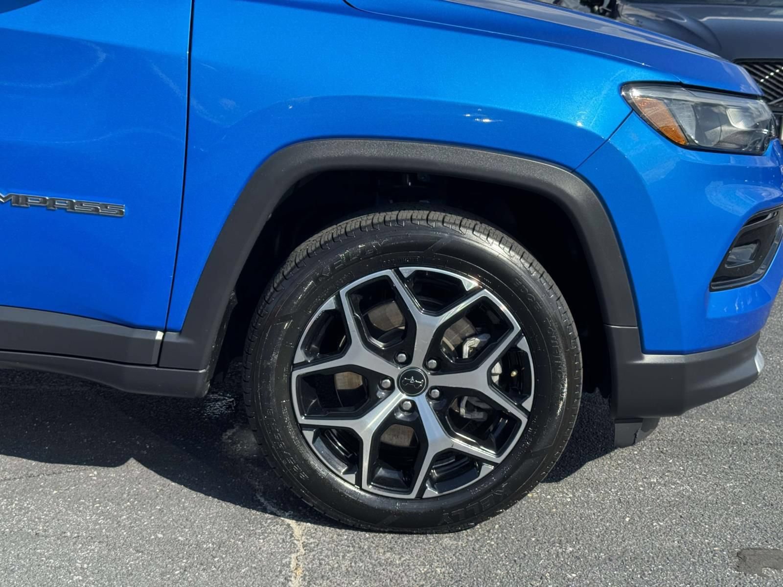 Used 2025 Jeep Compass Limited AWD/4WD image 29