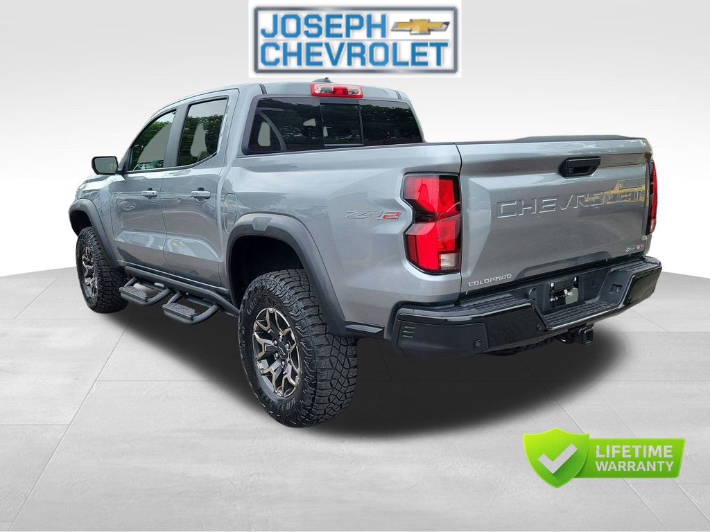 Used 2024 Chevrolet Colorado ZR2 w/ Technology Package AWD/4WD image 3