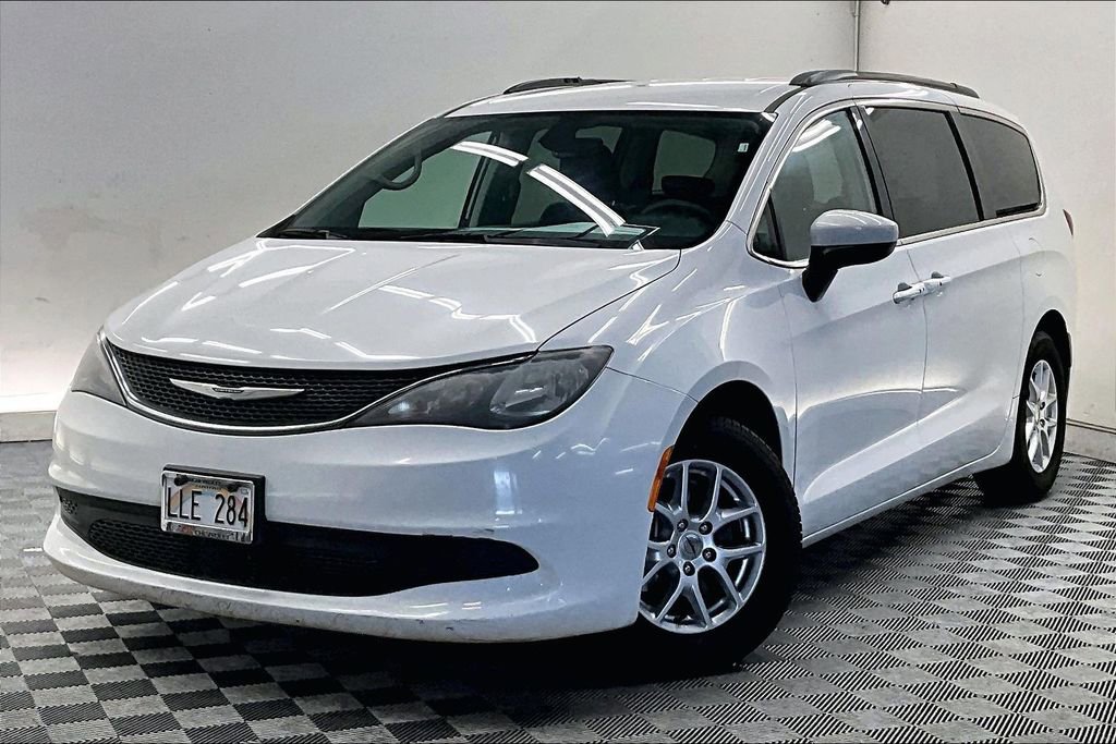 Used 2021 Chrysler Voyager Lxi image 1