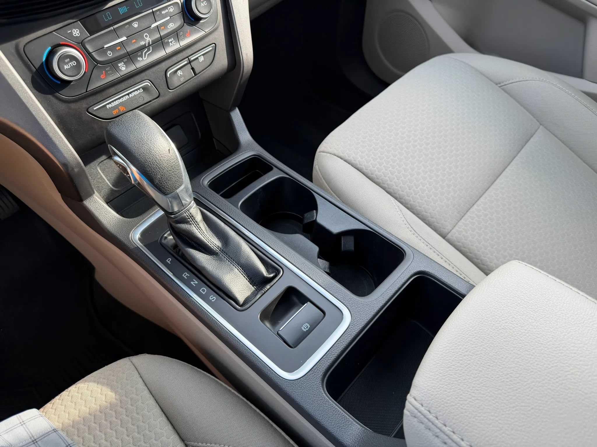 Used 2018 Ford Escape SE FWD image 29