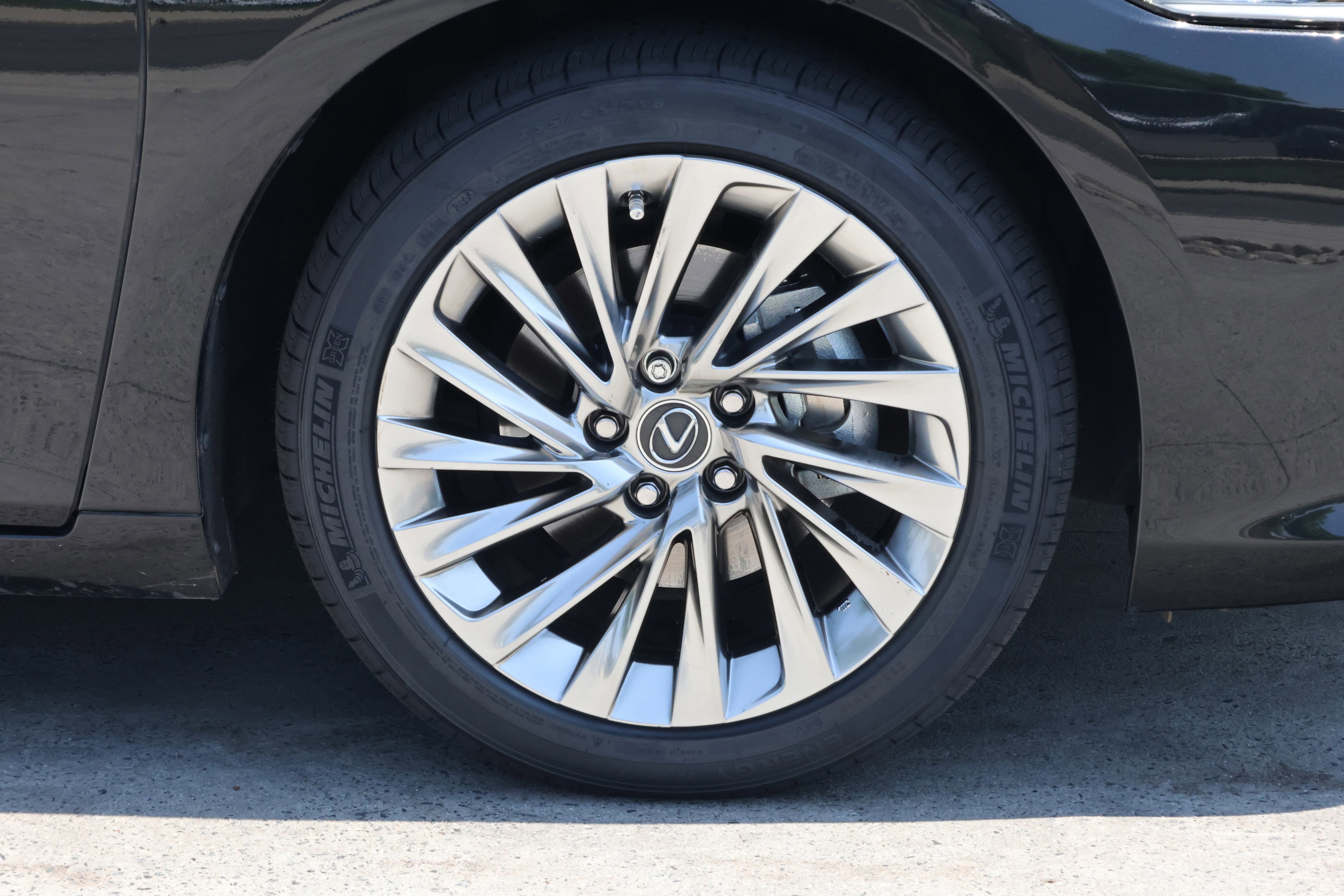 Certified 2023 Lexus ES 300h w/ Accessory Package (Z2) FWD image 11