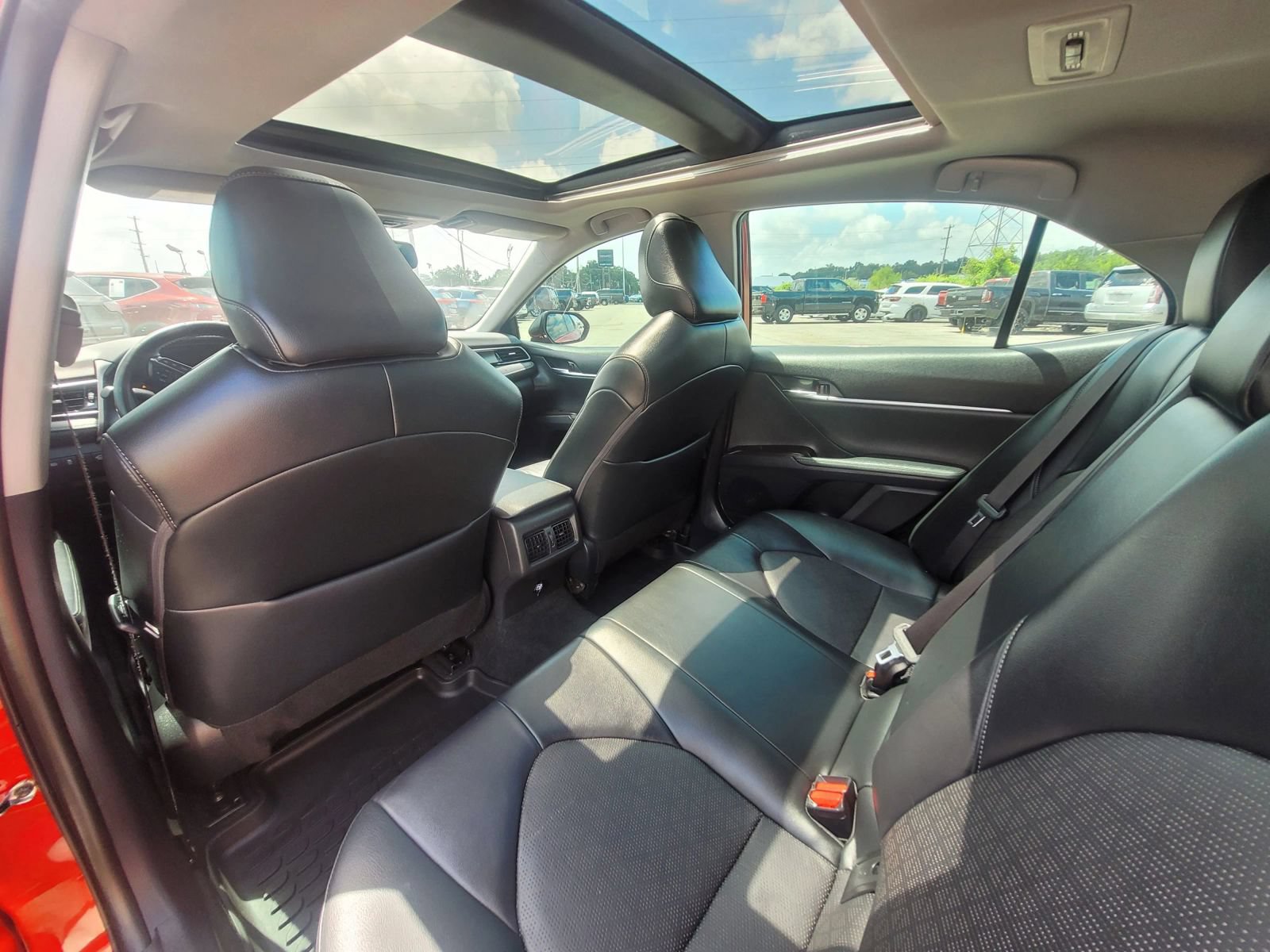 Used 2022 Toyota Camry XSE FWD image 12