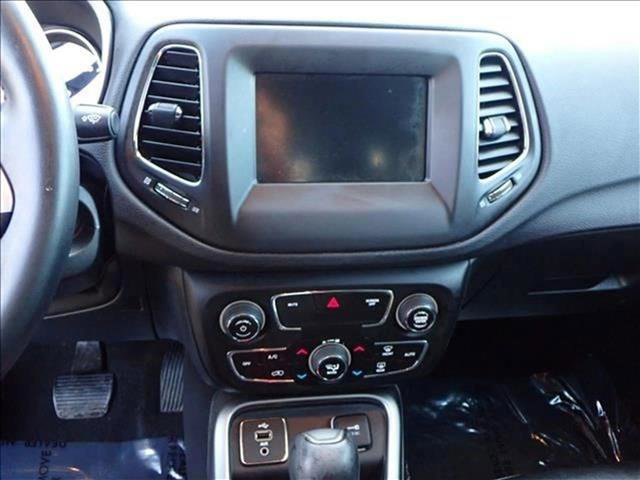 Used 2018 Jeep Compass Latitude w/ Popular Equipment Group FWD image 16