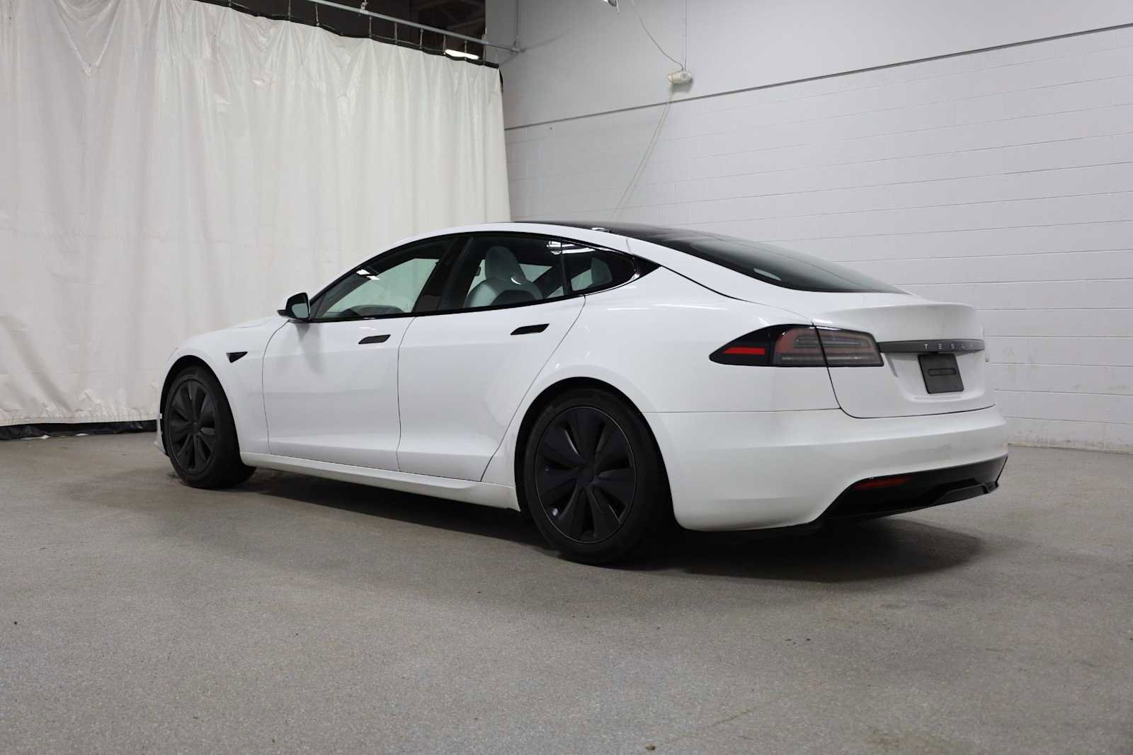 Used 2023 Tesla Model S image 3