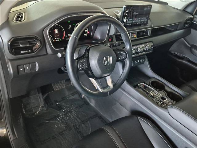 Used 2025 Honda Pilot Touring image 10