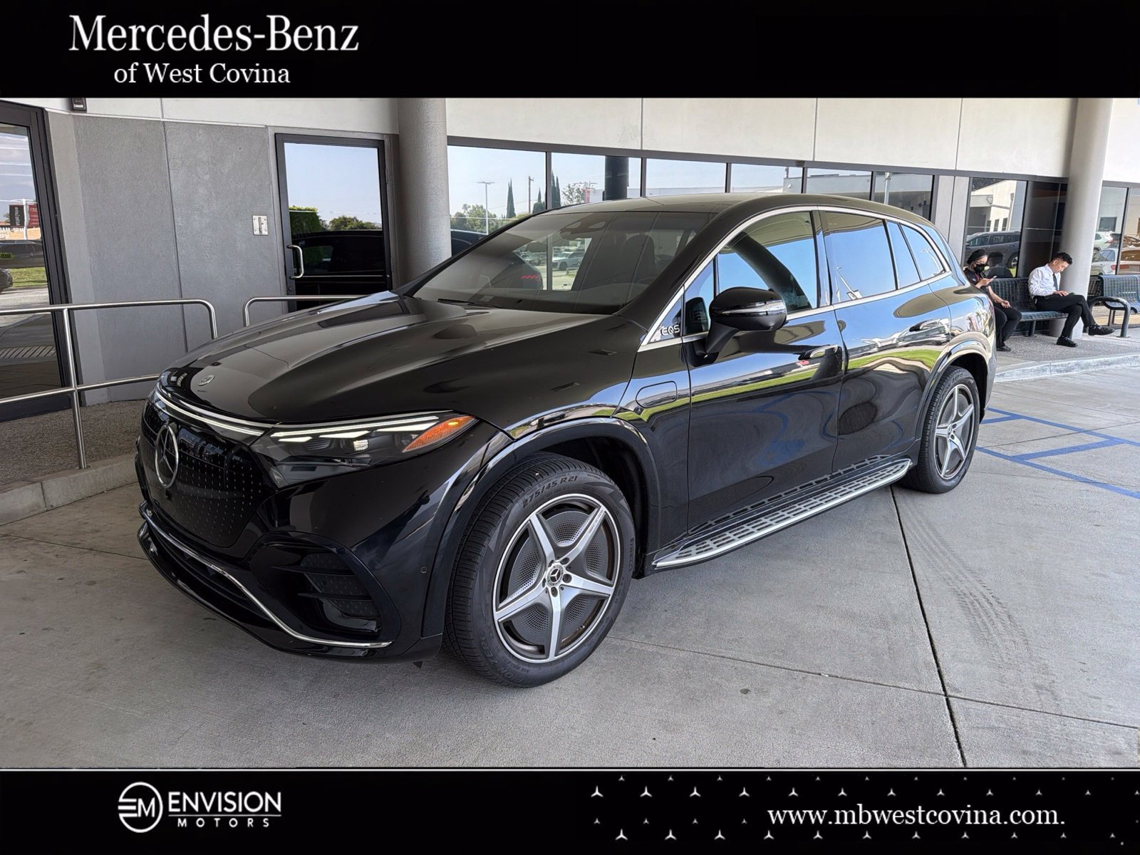 Used 2024 Mercedes-Benz EQS 580 4MATIC SUV w/ Exclusive Trim Package image 1