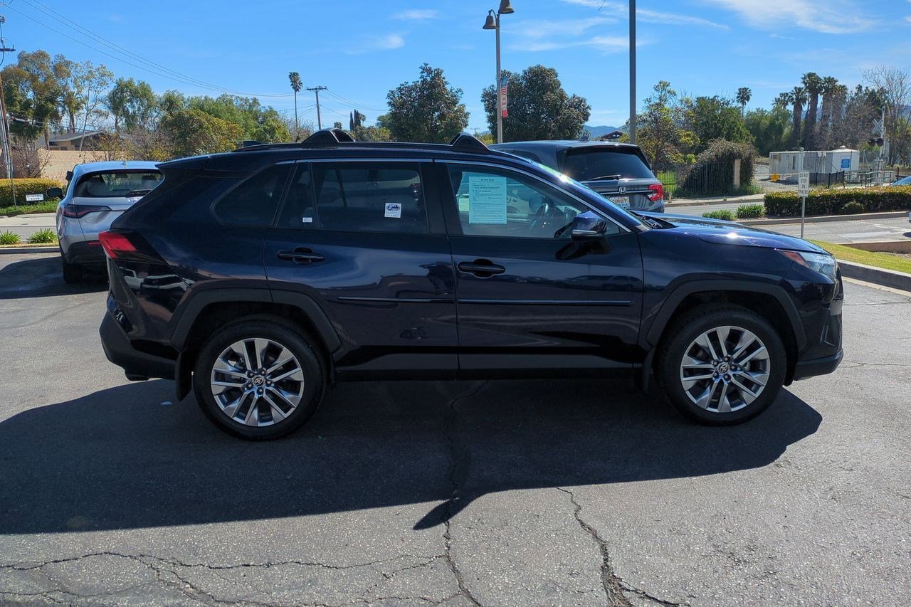Used 2022 Toyota RAV4 XLE Premium image 5