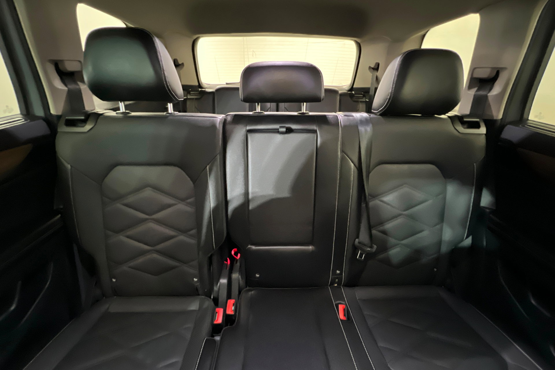 Used 2025 Volkswagen Atlas SE AWD/4WD image 27