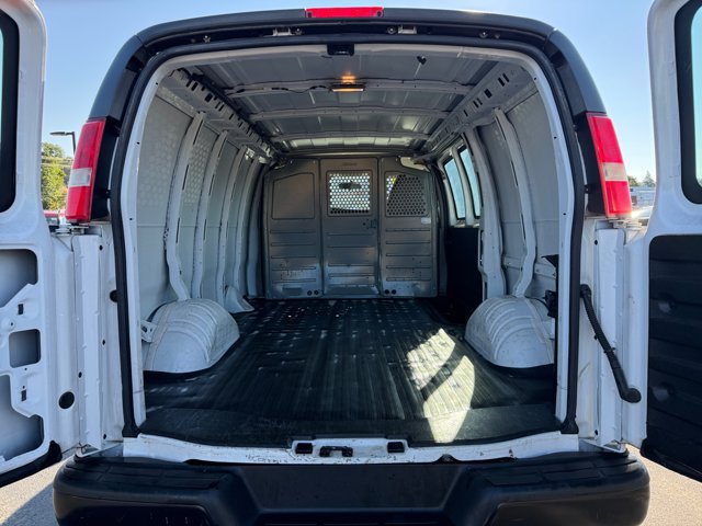 Used 2014 GMC Savana 2500 RWD image 24