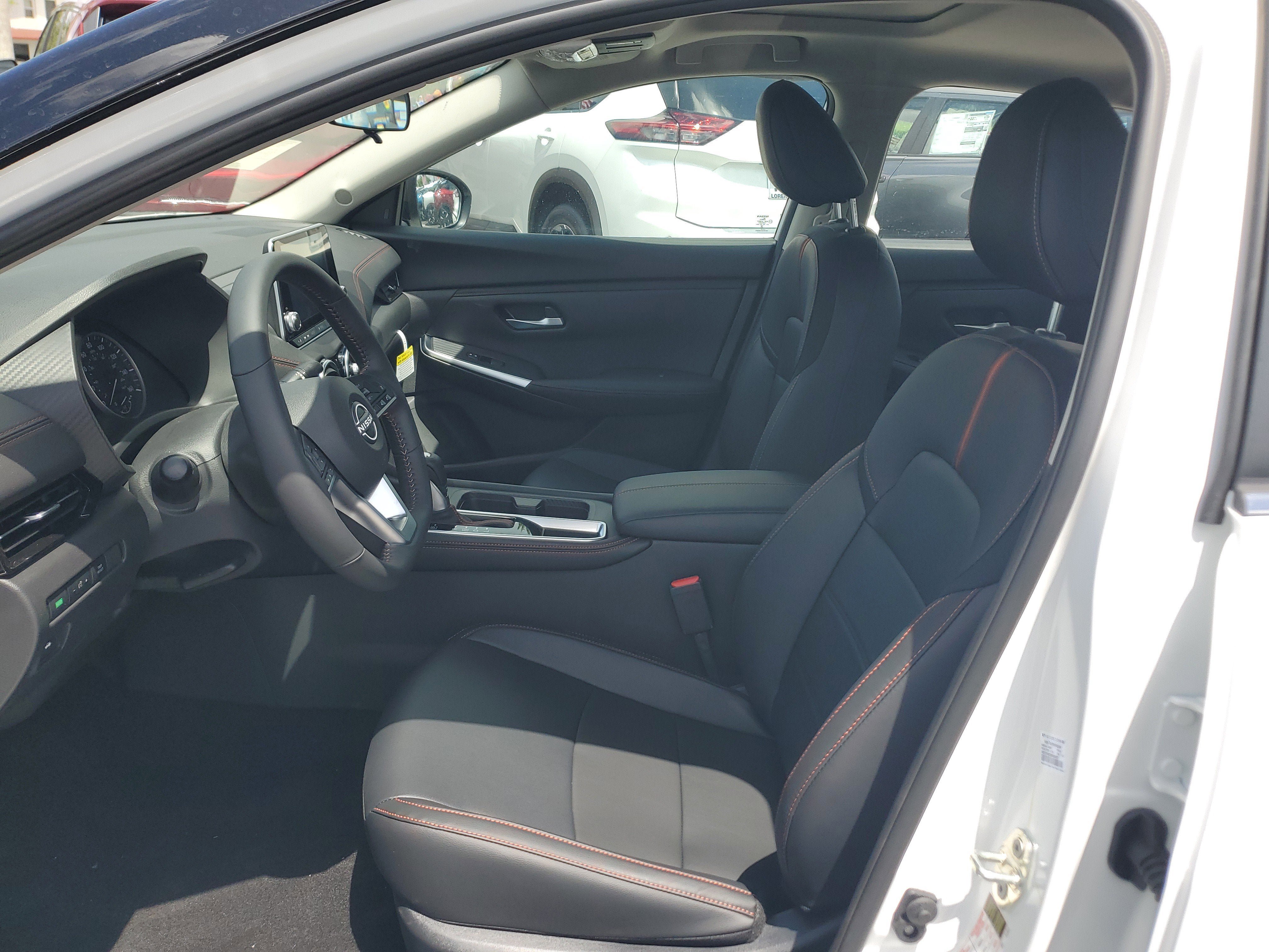 New 2025 Nissan Sentra SR w/ SR Premium Package FWD image 10