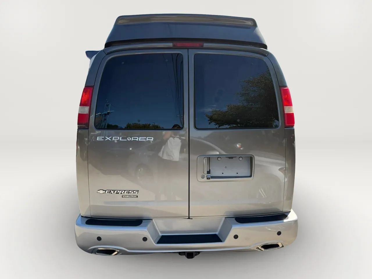 Used 2015 Chevrolet Express 2500 RWD image 4