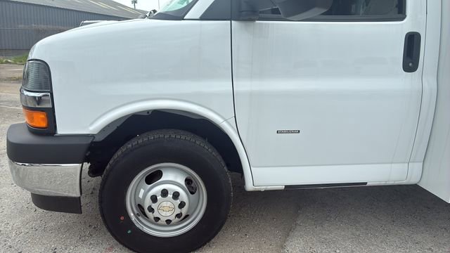 New 2024 Chevrolet Express 3500 RWD image 22