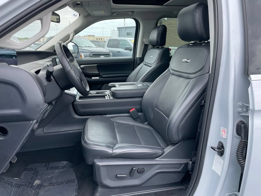 Used 2025 Ford Expedition Platinum AWD/4WD image 7