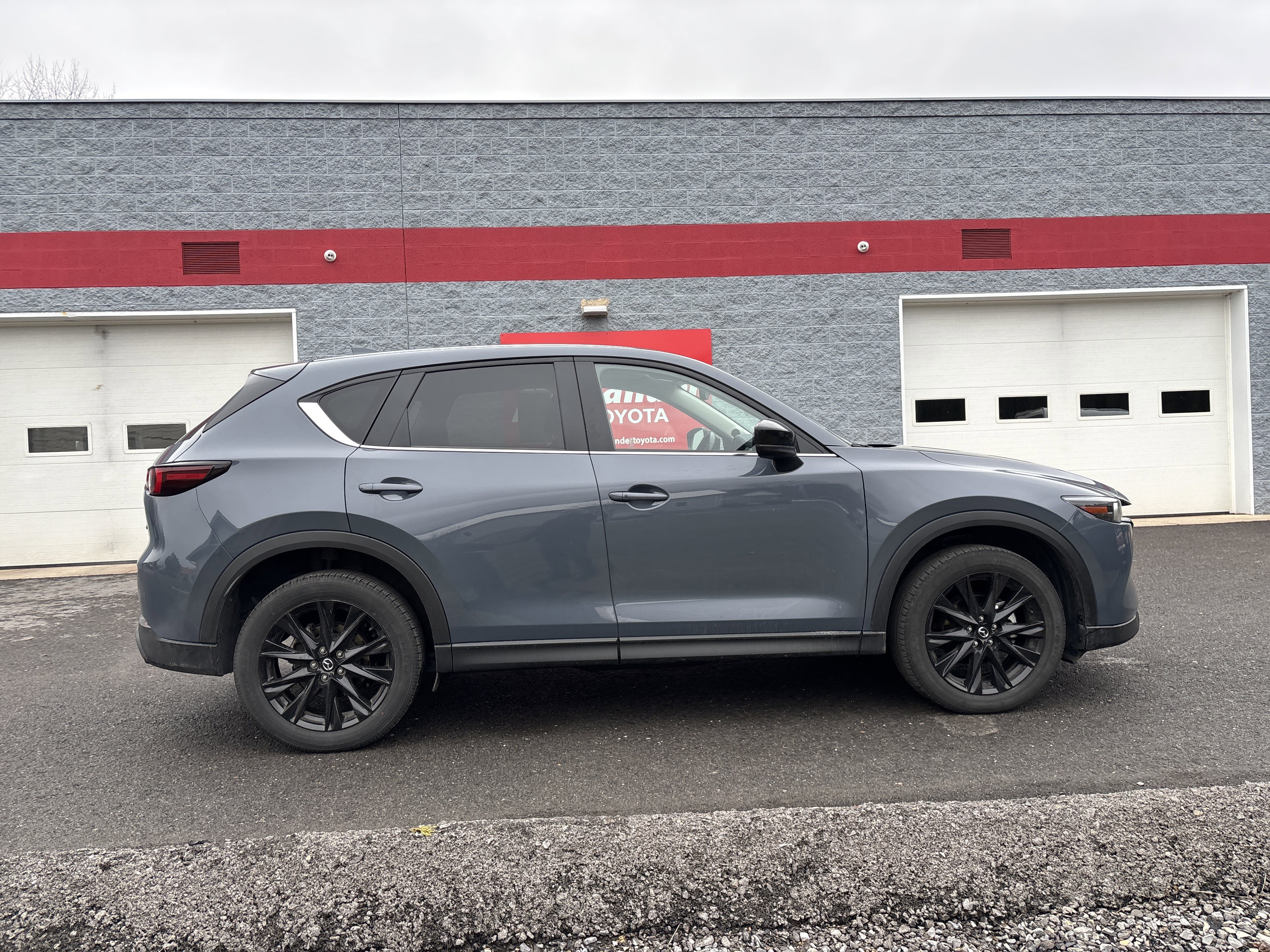 Used 2024 MAZDA CX-5 Carbon Edition image 2