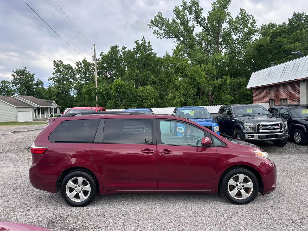 Used 2015 Toyota Sienna LE FWD image 4