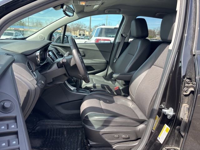 Used 2022 Chevrolet Trax LT w/ Midnight Edition image 14