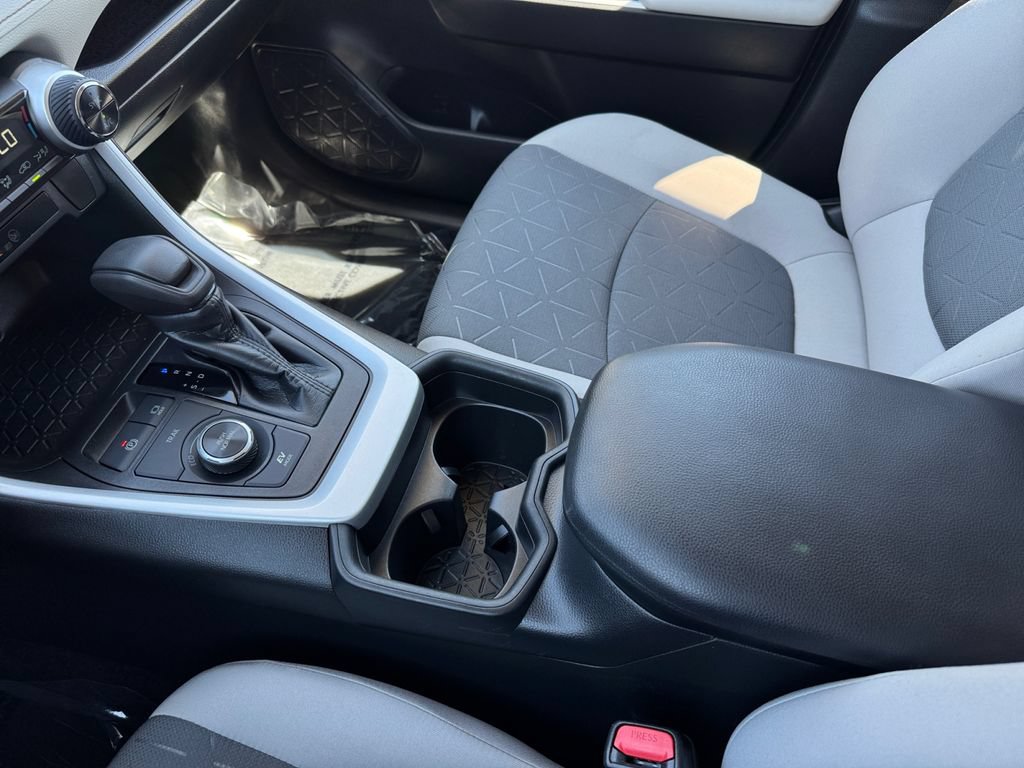 Used 2020 Toyota RAV4 XLE w/ All Weather Liner Package AWD/4WD image 26