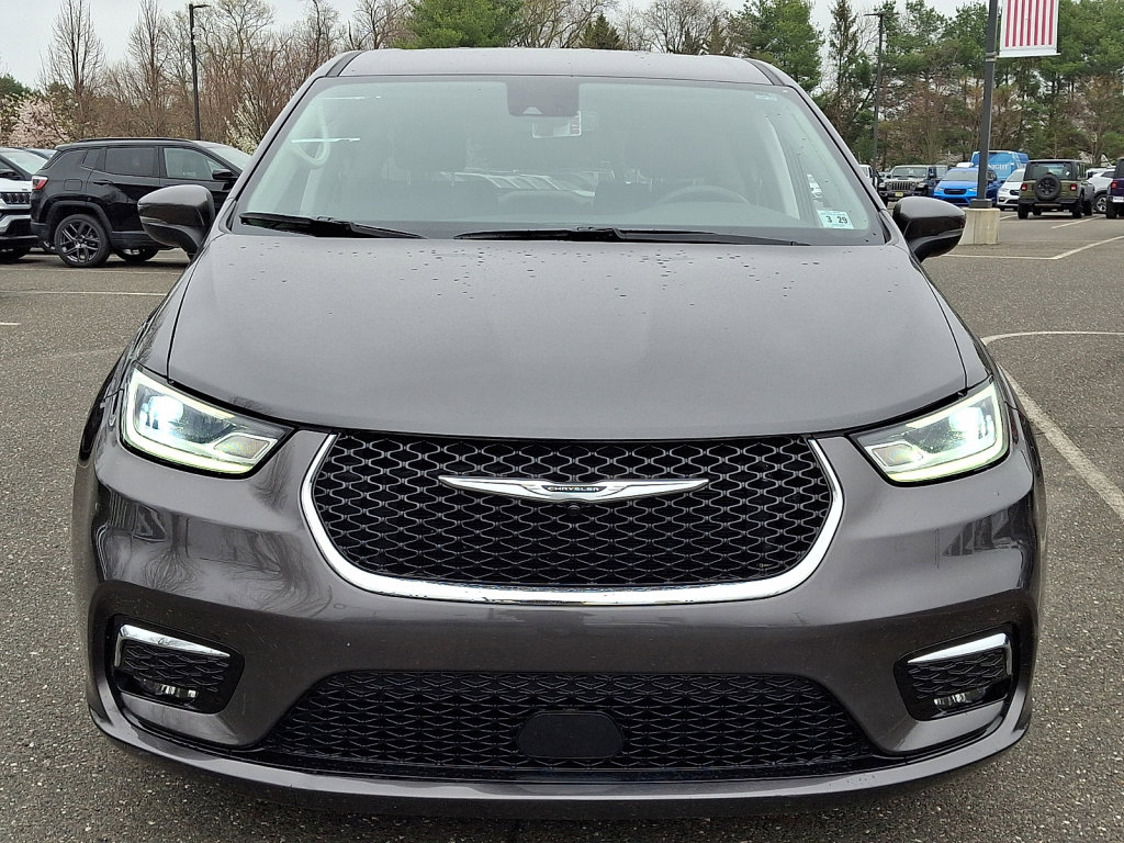 Used 2023 Chrysler Pacifica Touring-L image 8