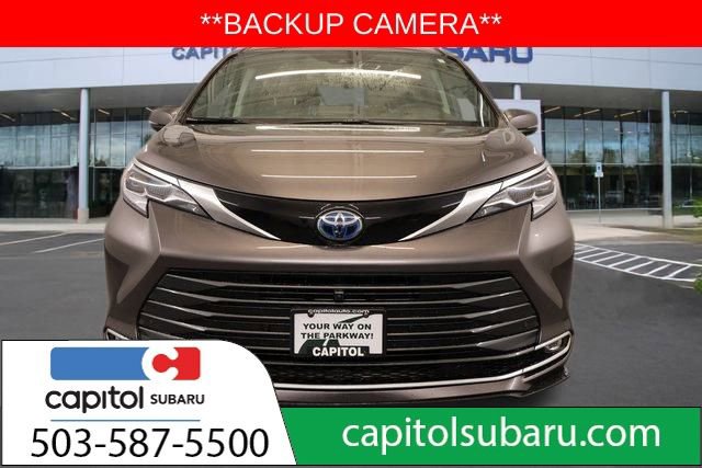 Used 2023 Toyota Sienna Platinum image 8