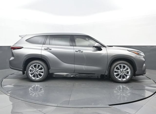 New 2026 Toyota Highlander Limited AWD/4WD image 2