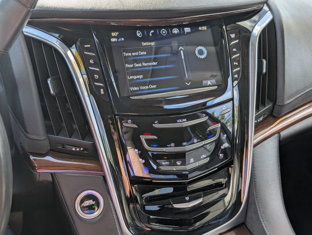 Certified 2020 Cadillac Escalade Luxury w/ Escalade Sport Edition AWD/4WD image 25