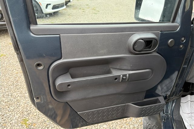 Used 2007 Jeep Wrangler Sahara w/ Dual Top Group AWD/4WD image 18
