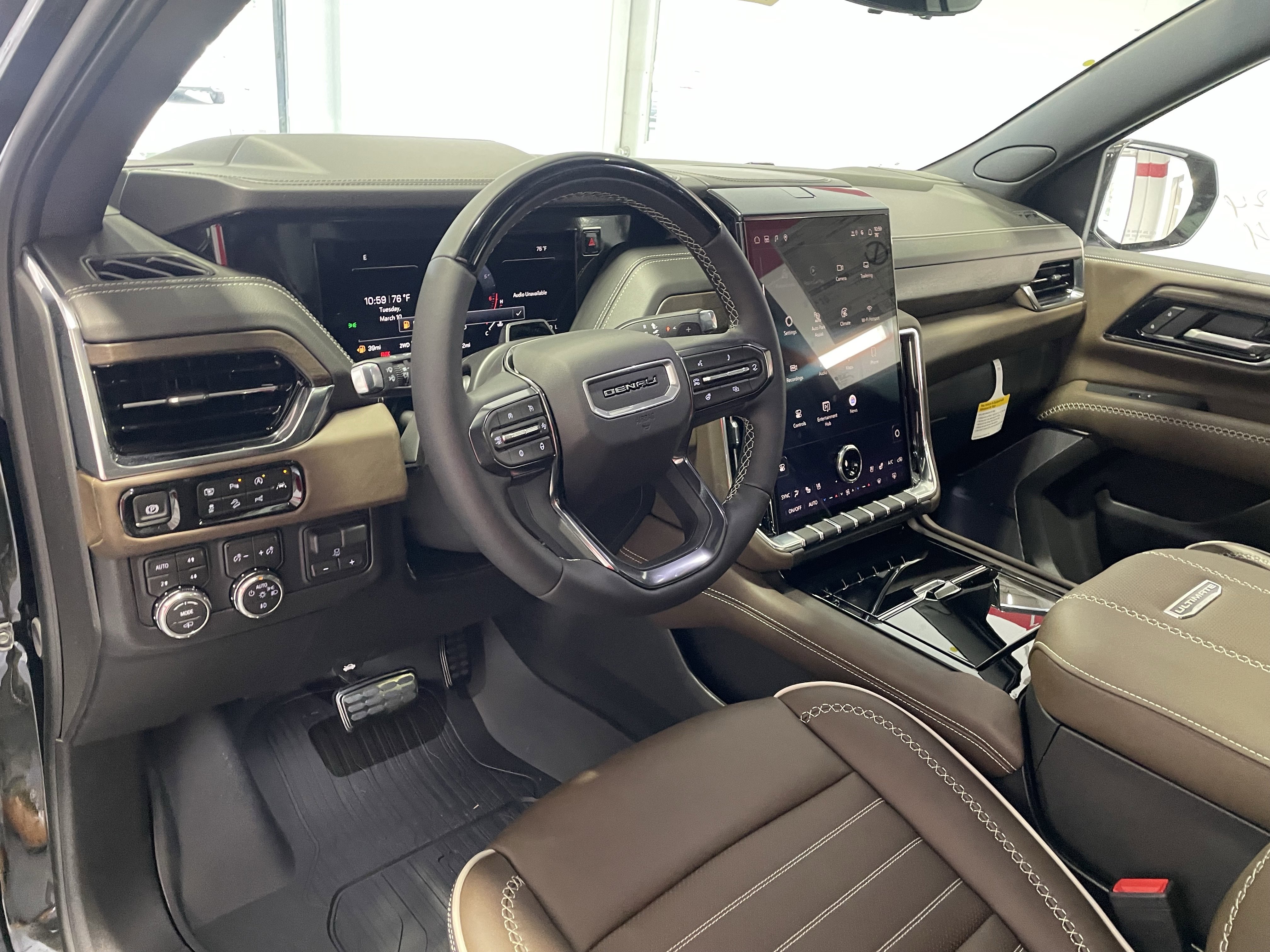 New 2026 GMC Yukon XL Denali Ultimate w/ LPO, Floor Liner Package AWD/4WD image 17