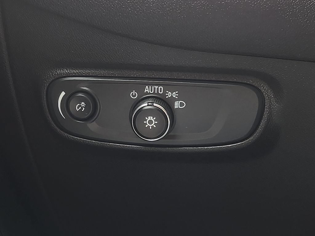 Used 2024 Chevrolet Equinox LT FWD image 27