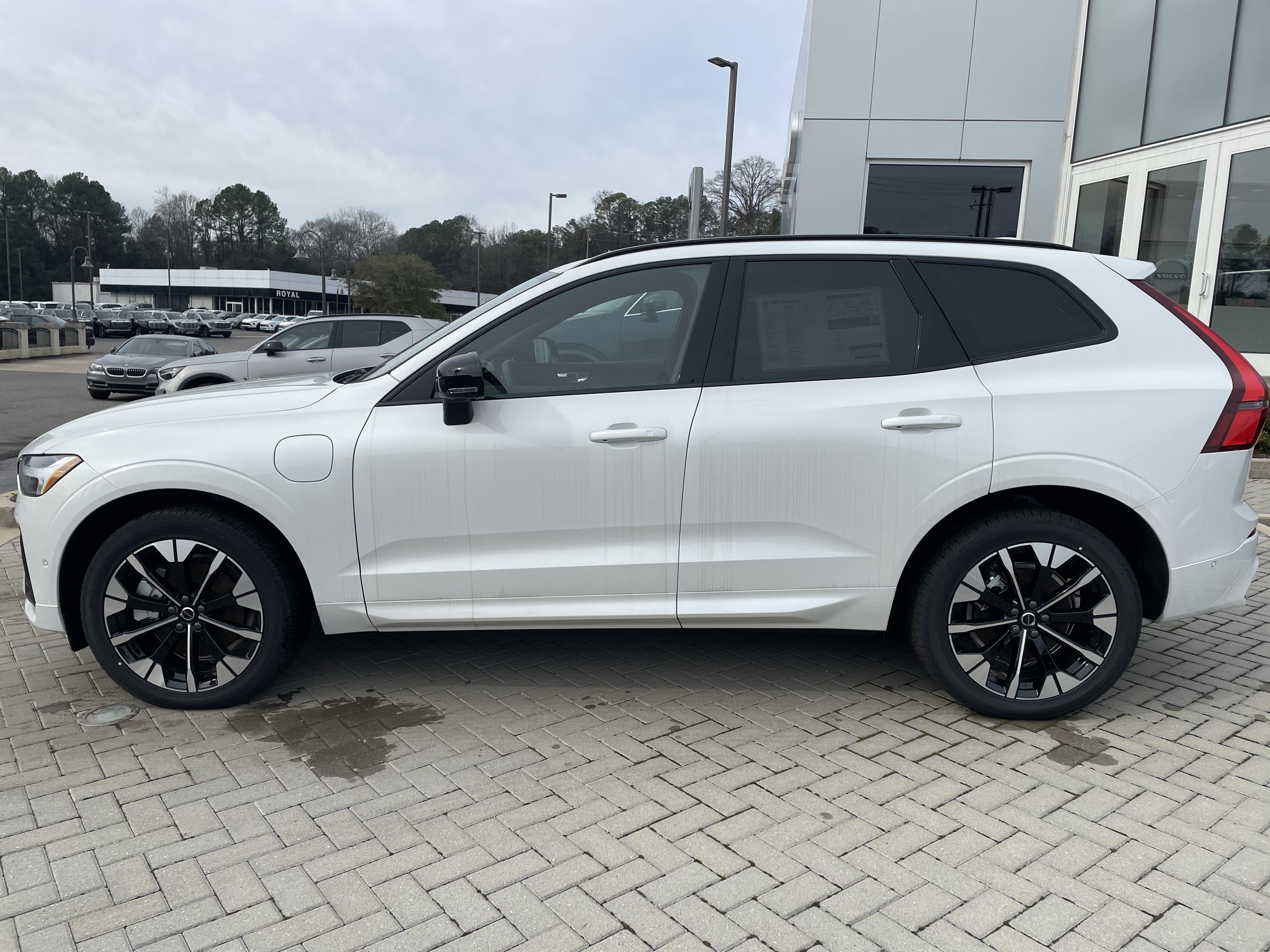 New 2026 Volvo XC60 T8 Plus w/ Protection Package Premier image 7