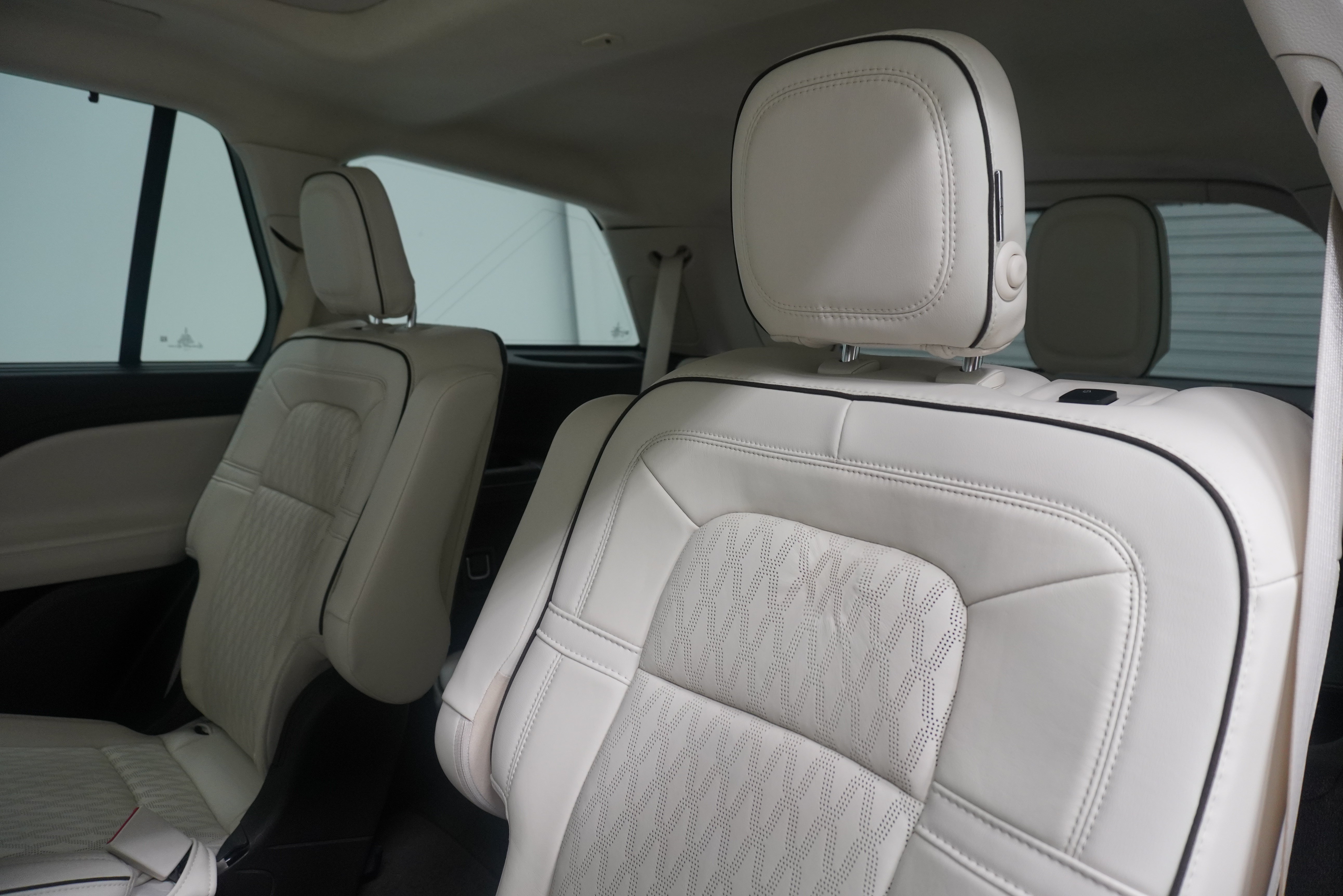 Used 2020 Lincoln Aviator Black Label Grand Touring w/ Class IV Trailer Tow Package AWD/4WD image 13