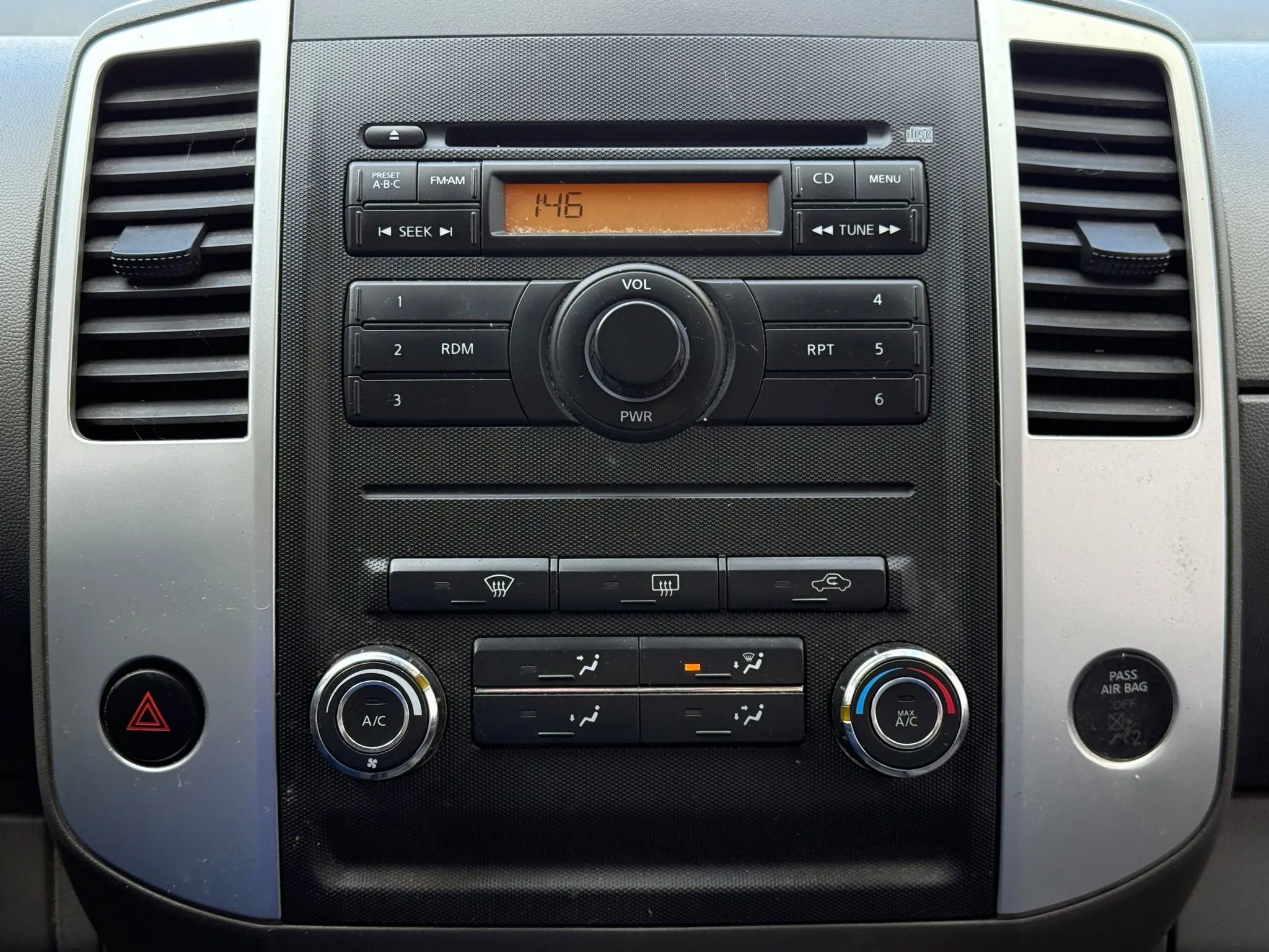 Used 2011 Nissan Frontier SV image 19