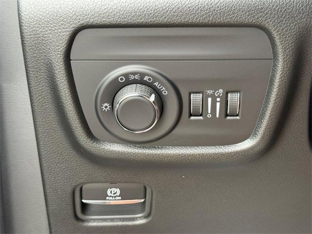 New 2025 Jeep Grand Cherokee L Altitude image 35