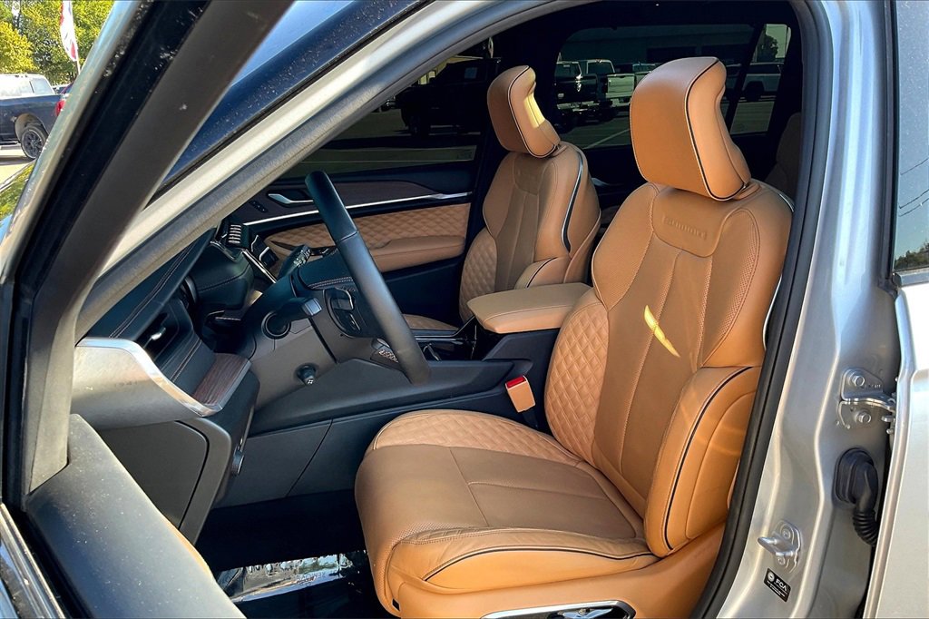 Certified 2023 Jeep Grand Cherokee L Summit w/ Luxury Tech Group V image 25