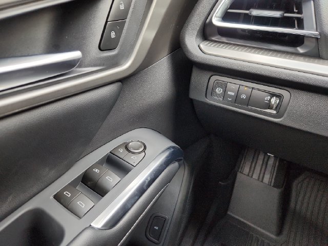 New 2027 Chevrolet Traverse LT w/ Midnight/Sport Edition FWD image 23