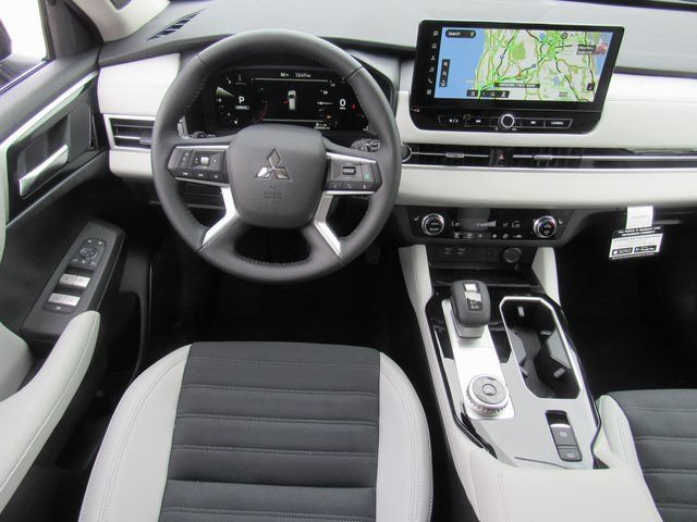 New 2025 Mitsubishi Outlander SE FWD image 11