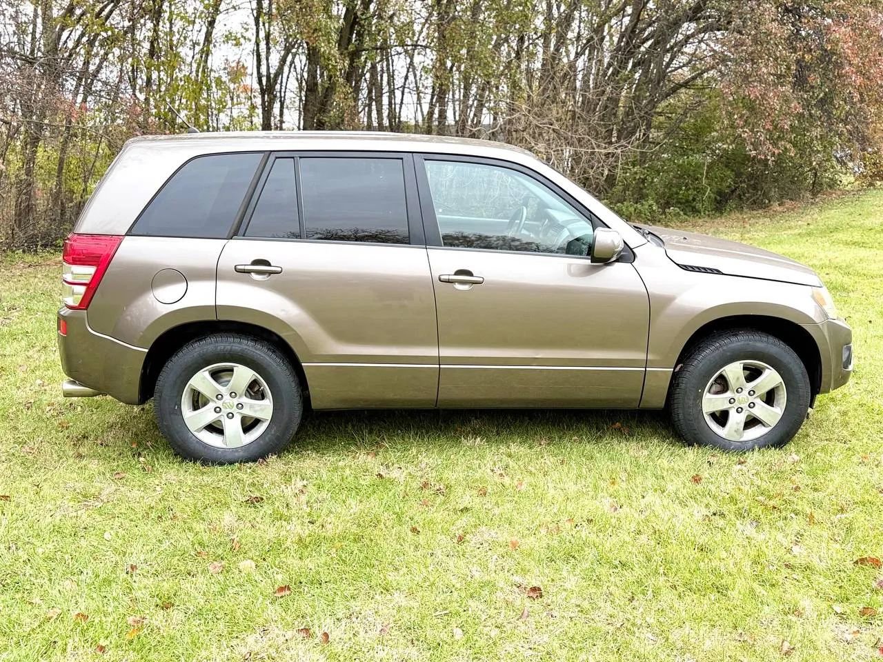 Used 2013 Suzuki Grand Vitara Premium image 3