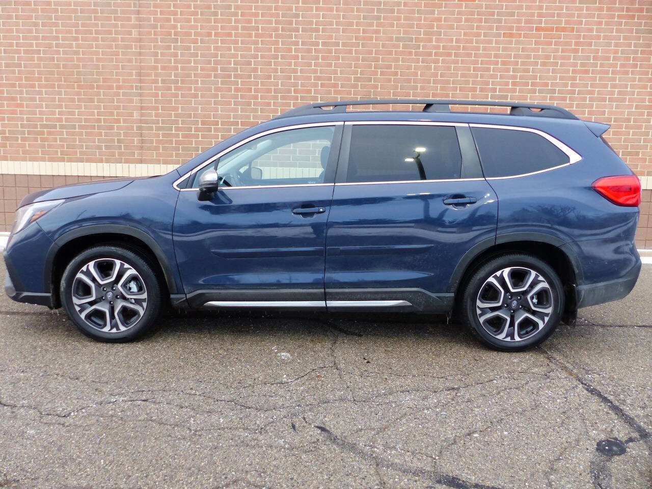 Used 2023 Subaru Ascent Limited w/ Technology Package image 6