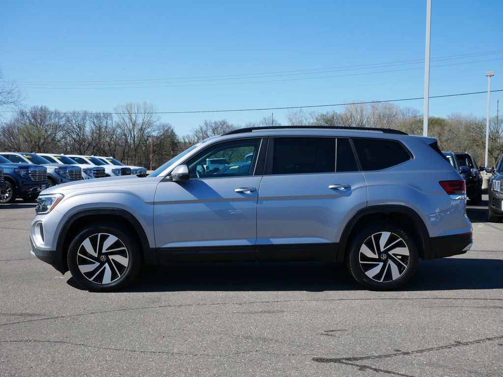 Used 2025 Volkswagen Atlas SE image 4