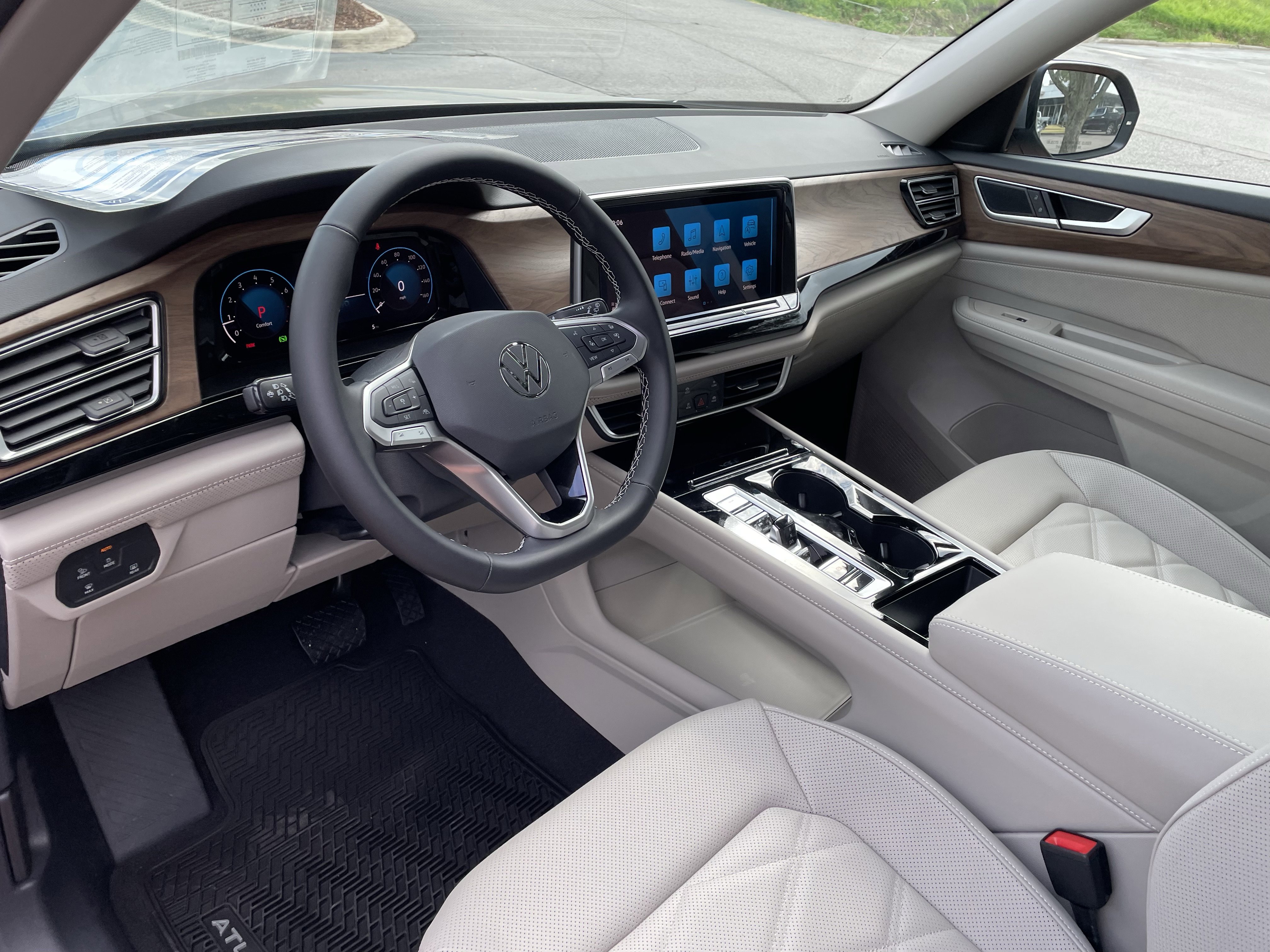 New 2026 Volkswagen Atlas SE image 18