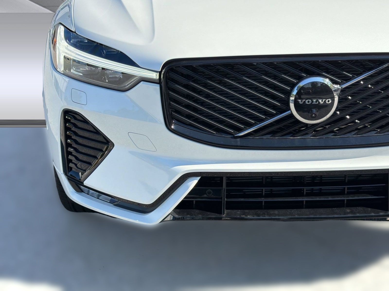 New 2027 Volvo XC60 B5 Plus AWD/4WD image 11