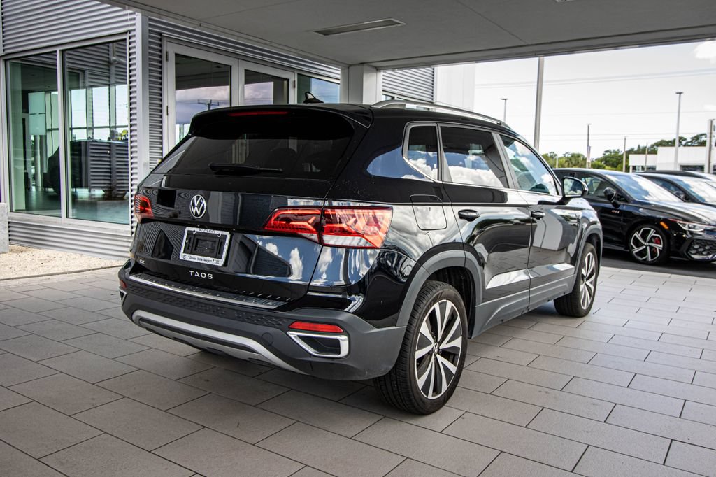 Certified 2023 Volkswagen Taos SE w/ Panoramic Sunroof Package FWD image 2