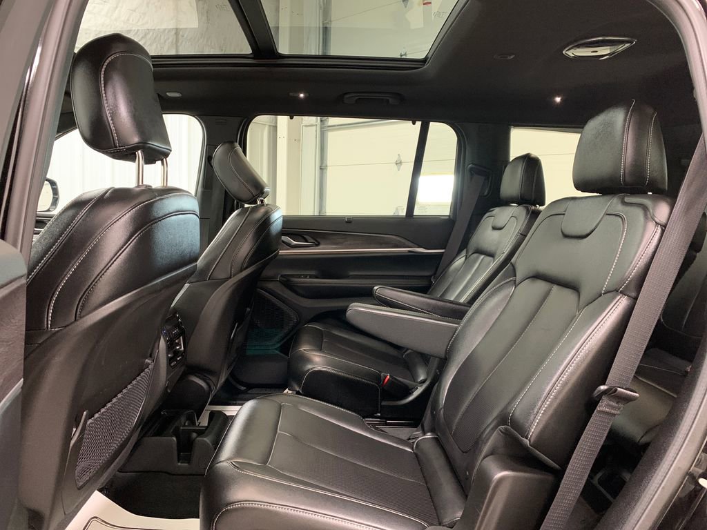 Used 2024 Jeep Grand Cherokee L Limited w/ Luxury Tech Group II image 18