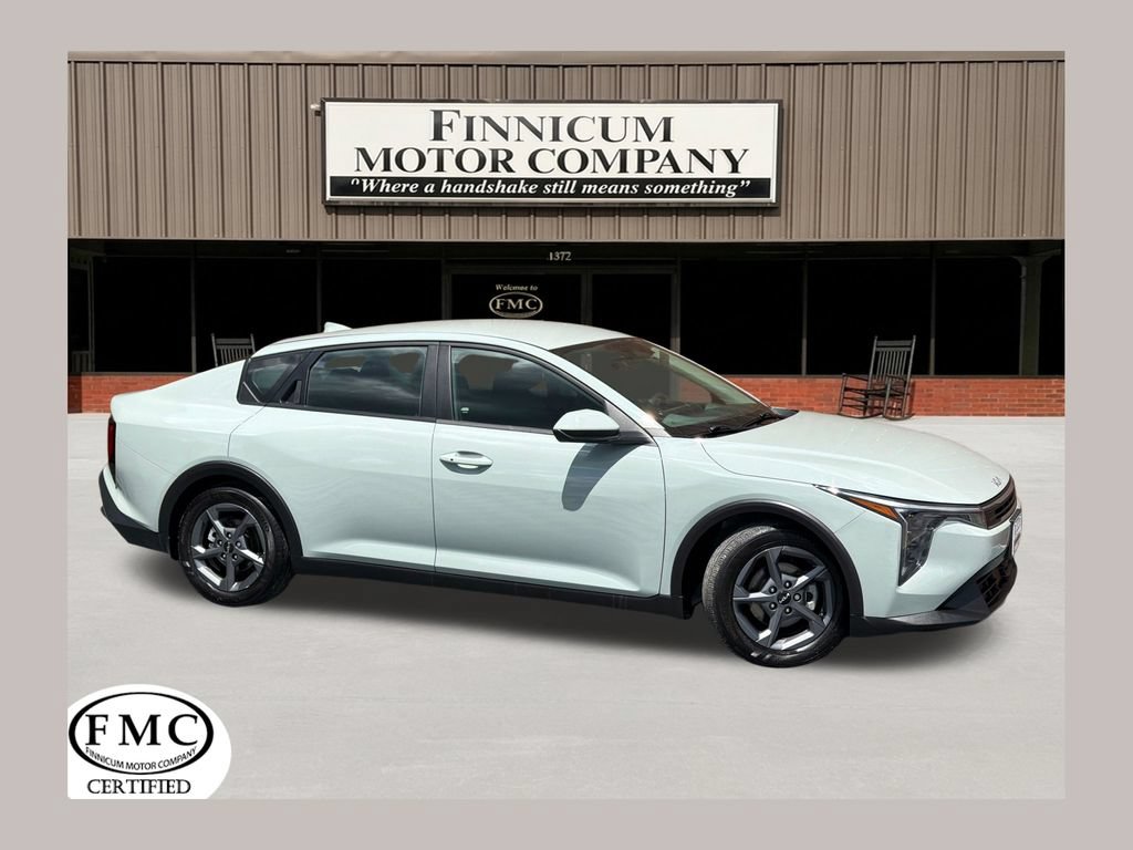 Used 2025 Kia K4 FWD image 1