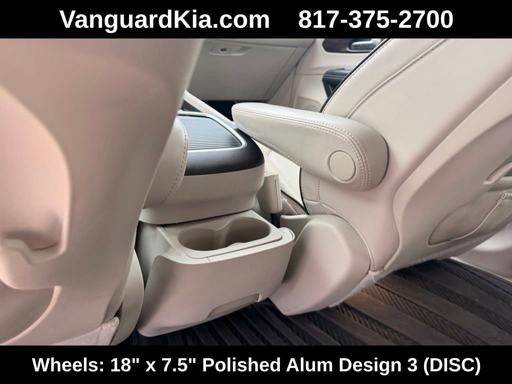 Used 2021 Chrysler Pacifica Limited w/ Uconnect Theater Family Group image 26