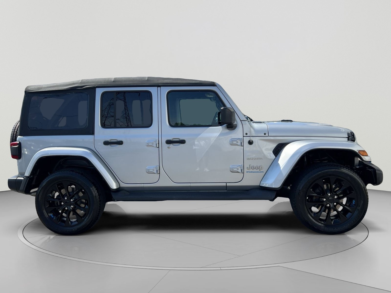 Used 2023 Jeep Wrangler Unlimited Sahara w/ Cold Weather Group AWD/4WD image 6