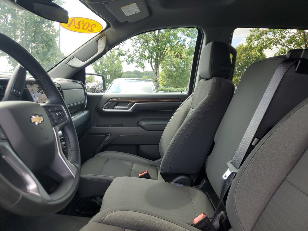 Used 2024 Chevrolet Silverado 1500 LT AWD/4WD image 17