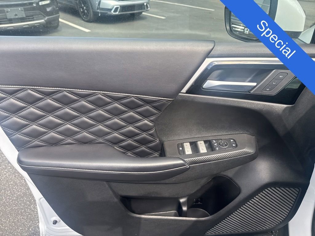 Used 2023 Mitsubishi Outlander SEL FWD image 7